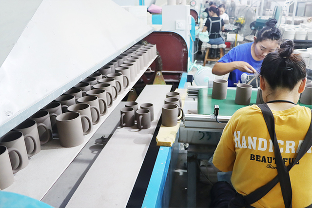 Raw materials preparation for ceramic mugs