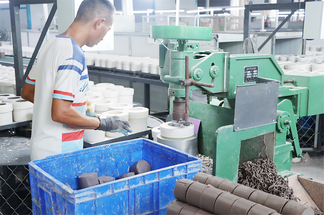 Custom ceramic mugs manufacturing facility overview